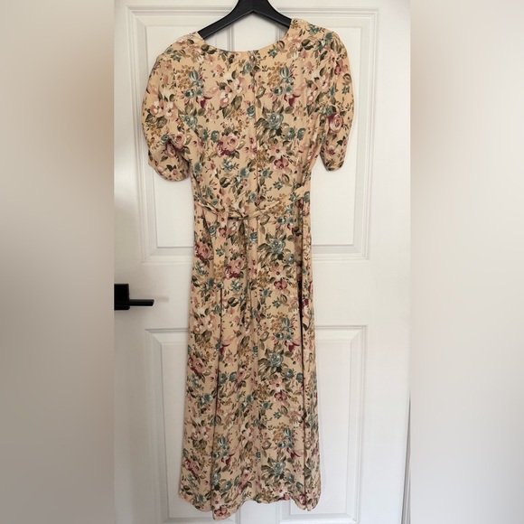 Vintage Beige Floral Maxi Dress with Lace Collar - Picture 4 of 9
